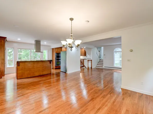 10 Toye St, Randolph, NJ 07869