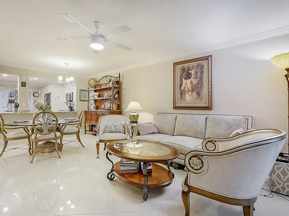 7286 Huntington Lane #204, Delray Beach, FL 33446
