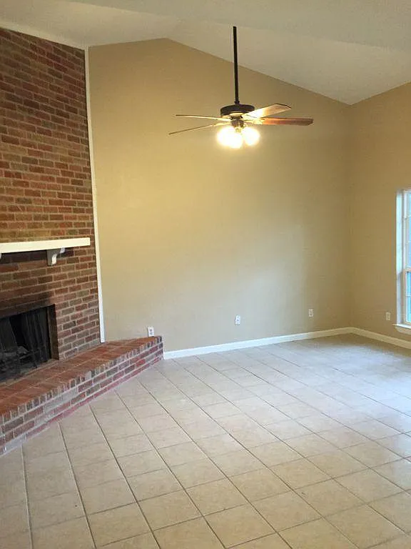 2 bed, 1150 sqft, $1,400 — Photo 2