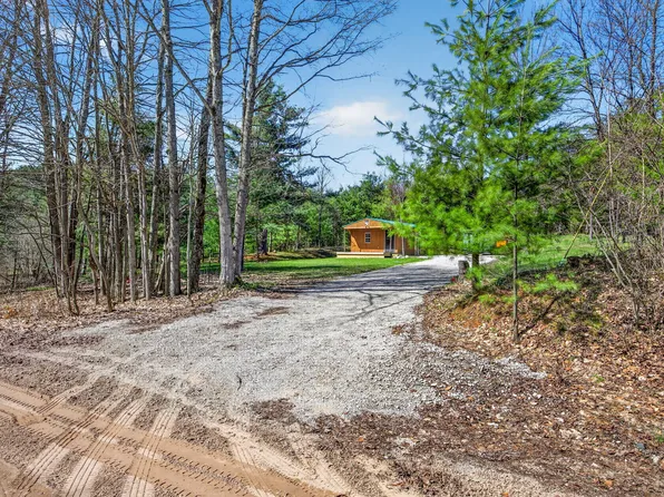 4179 N Lakola Rd, Leroy, MI 49655