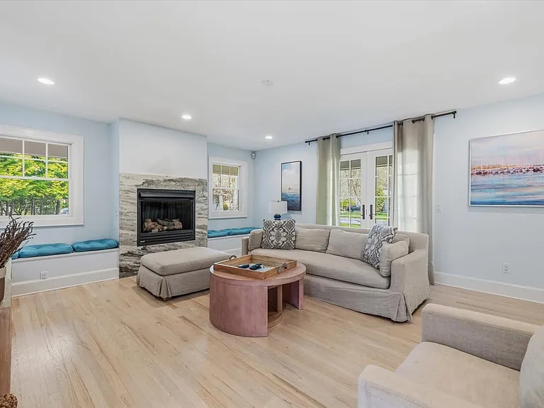 49 Beach Ave — Photo 25