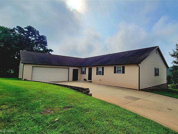 3rd image of 144 Warren Heights Dr