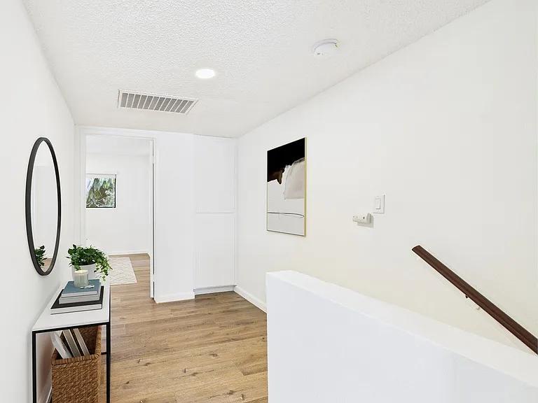 Mentone Apartments — Photo 5