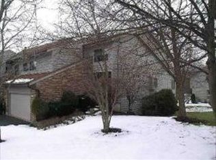 16 Commons Dr, Palos Park, IL 60464