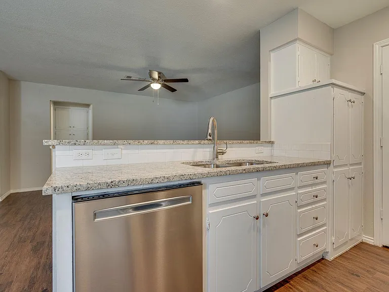 1233 Cordell St — Photo 8