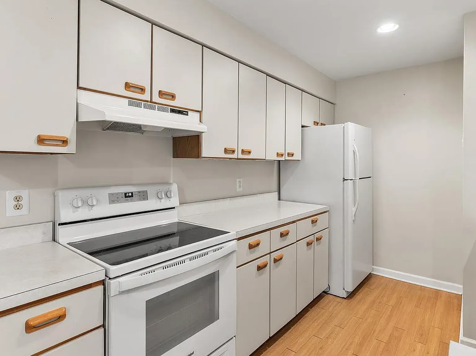 2 bed, 1039 sqft, $2,400 — Photo 4
