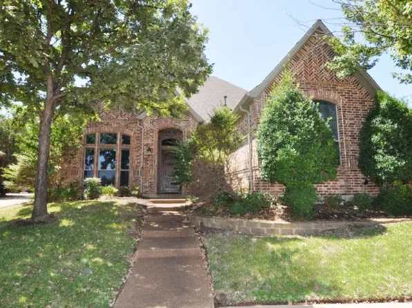 7800 Forest Hills Ct, North Richland Hills, TX 76182