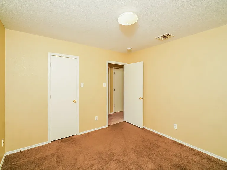 8007 Heights Valley — Photo 10