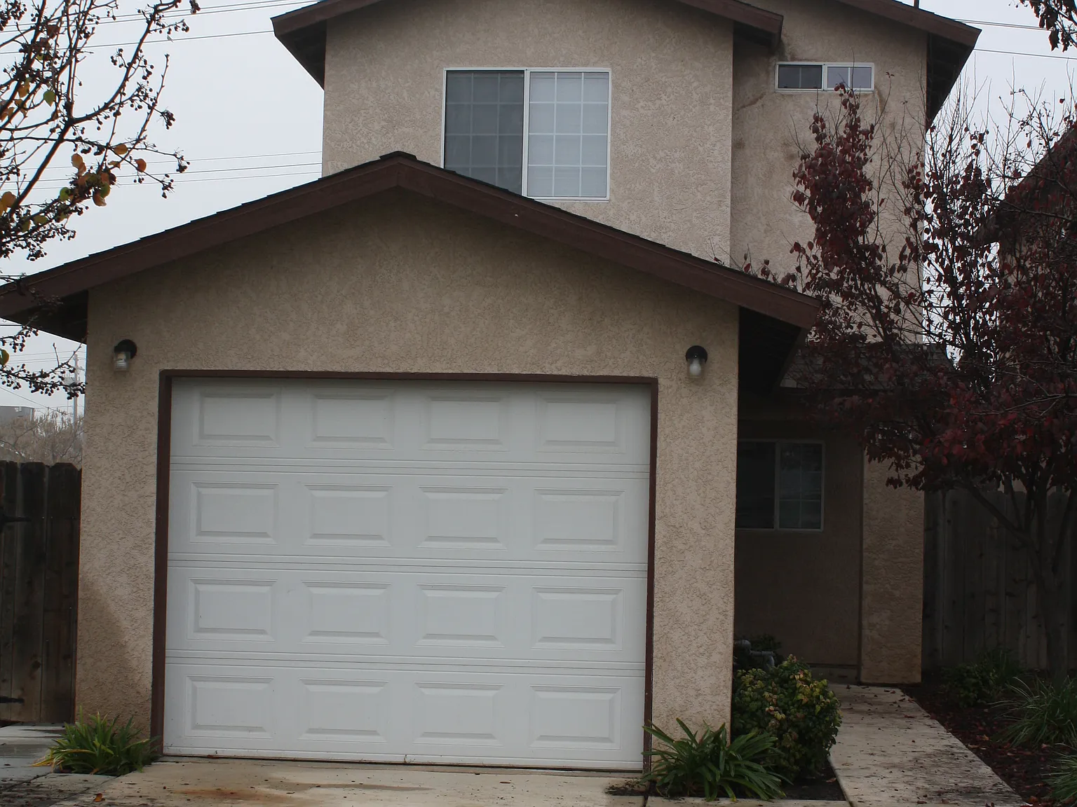 3 bed, 2.5 bath, 1381 sqft, $2,300 — Photo 1