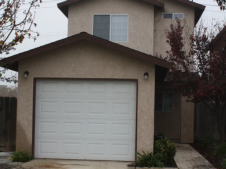 1456 Gibson Ave — Photo 1