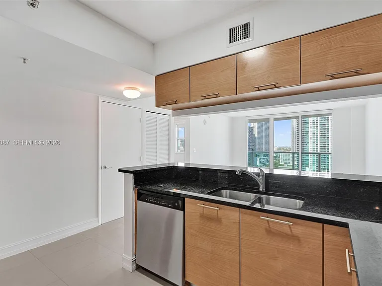 31 SE 5th St #2305 — Photo 16
