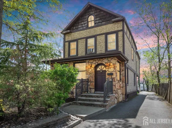 225 Freeman St, Woodbridge, NJ 07095