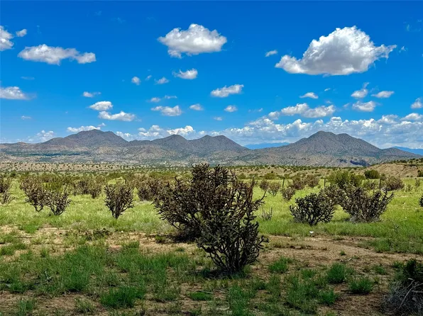 7 Old Windmill Rd, Cerrillos, NM 87010