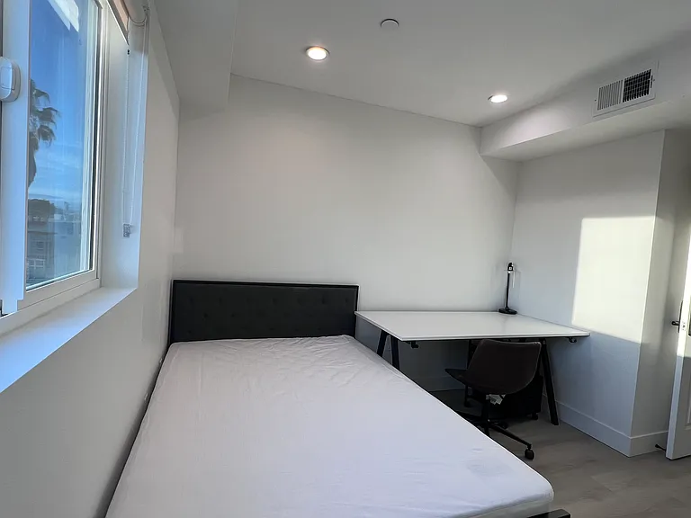 1224 W 37th Pl — Photo 89