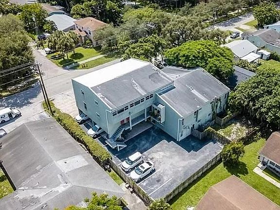 2nd image of 1005 SW 15th Avenue #4