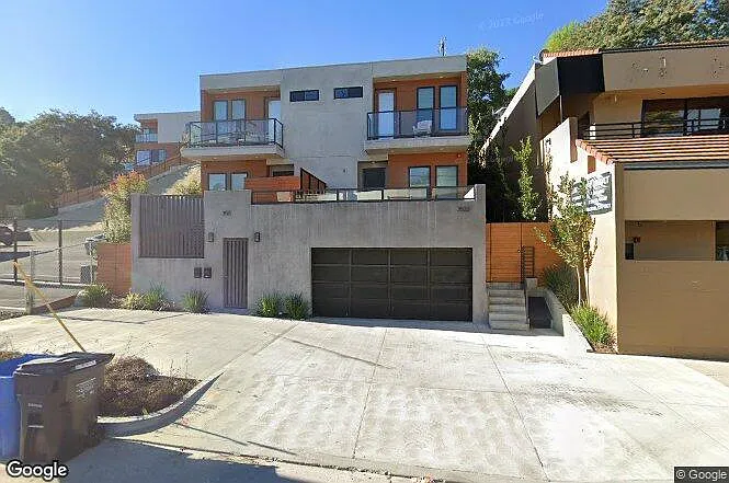 3521 Cahuenga Blvd W — Photo 1