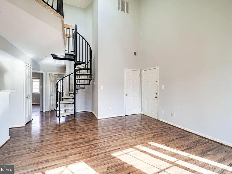 7012 Irwell Ln #14E — Photo 8
