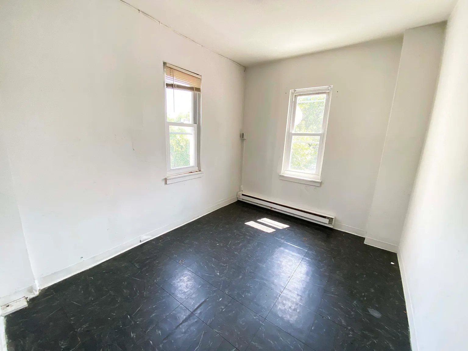 2 bed, 928 sqft, $950 — Photo 2