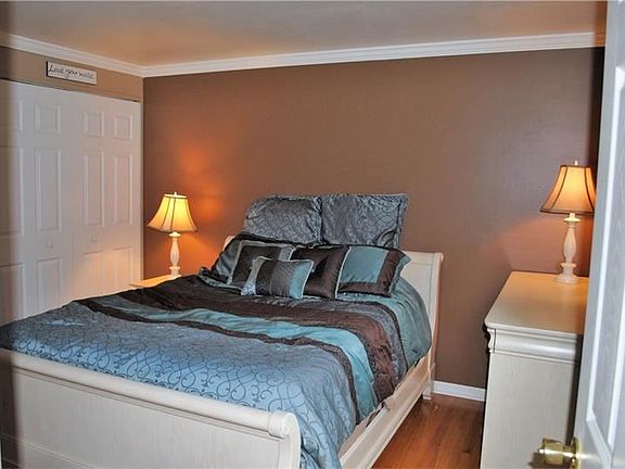 5th image of 237 Edgewood Dr