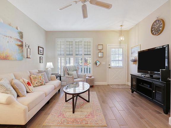 4th image of 517 NW San Remo Circle