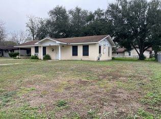 103 Bohman St, Cuero, TX 77954