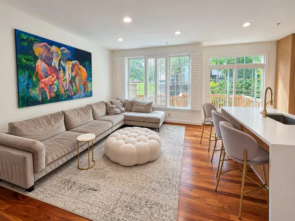 2083 Hutchison Grove Ct, Falls Church, VA 22043