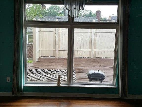 Deck out side dinning room