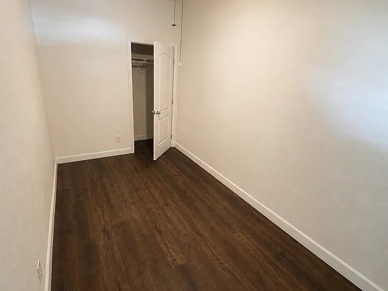 1847 1/2 W Florence Ave #205 — Photo 4
