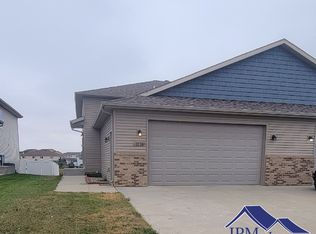 3116 8th St NE, Minot, ND 58703