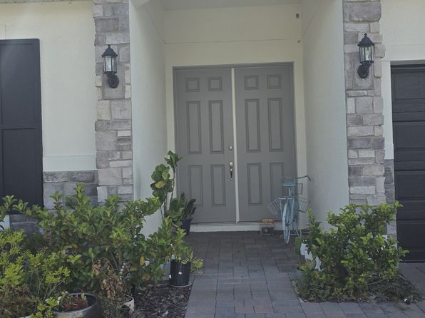 555 Via Bella Ct