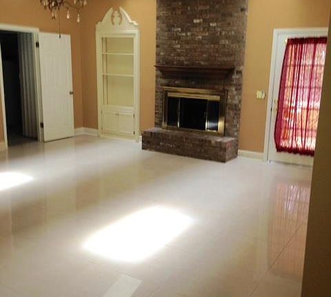 2nd image of 101 Nellwood Cir