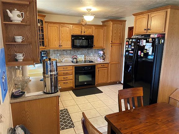 3rd image of 1105 S English Dr