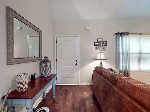 3rd image of 1321 Round Rock Dr