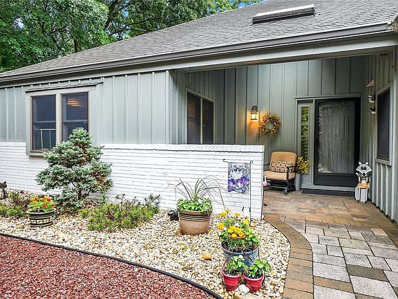 3rd image of 68 Laurel Cres #68
