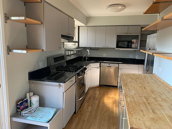 2nd image of 2308 N Greenview Ave #2F
