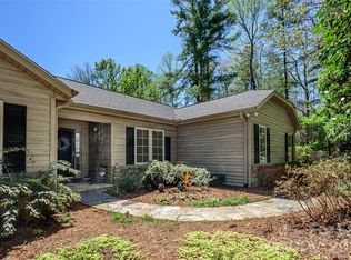 35 Tall Pines Rd, Hendersonville, NC 28739