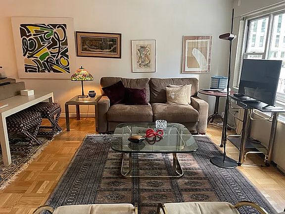 4th image of 100 W 57th St APT 3I