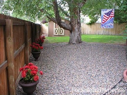 Kitchen
						:
						Eat-in space