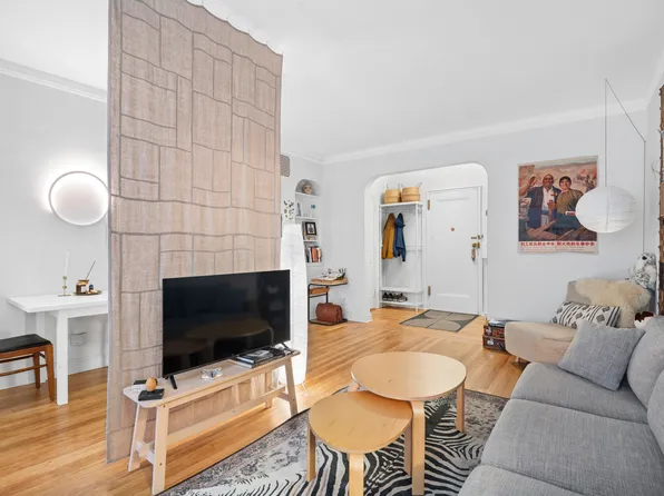 55 East 190th Street image 3 of 5