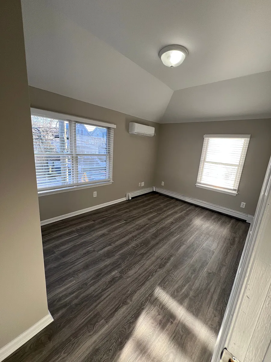 Building Photo - 441 Manville Rd #4