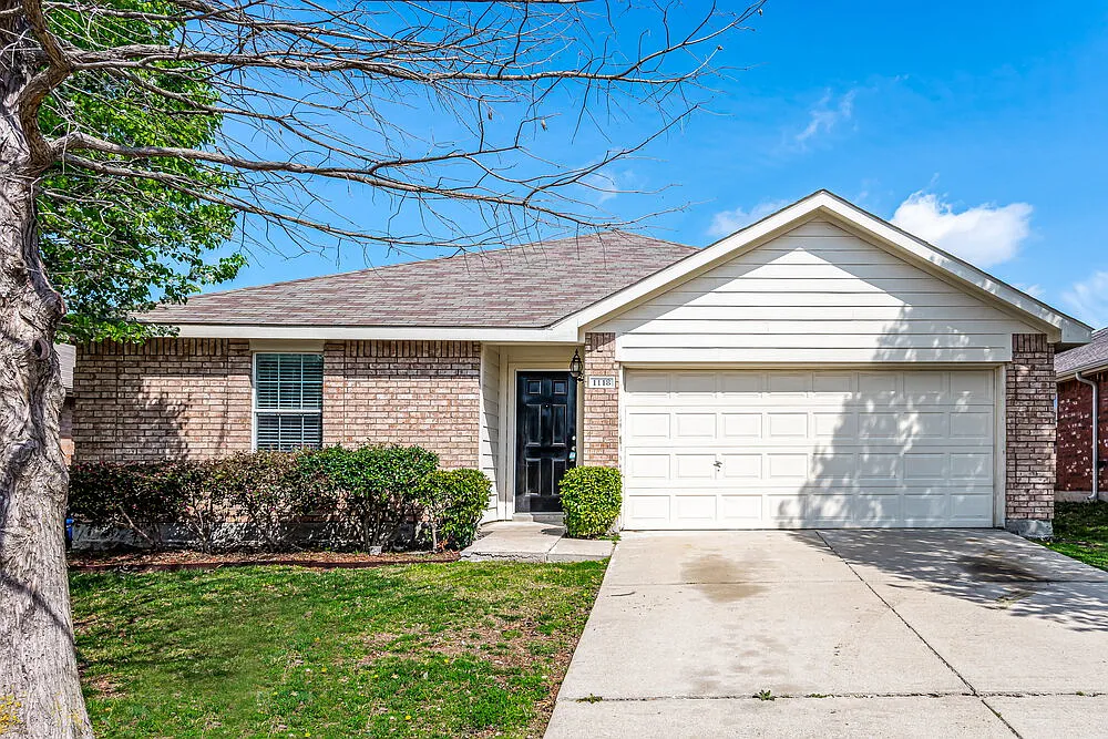 4 bed, 2.0 bath, 1748 sqft, $1,835 — Photo 1