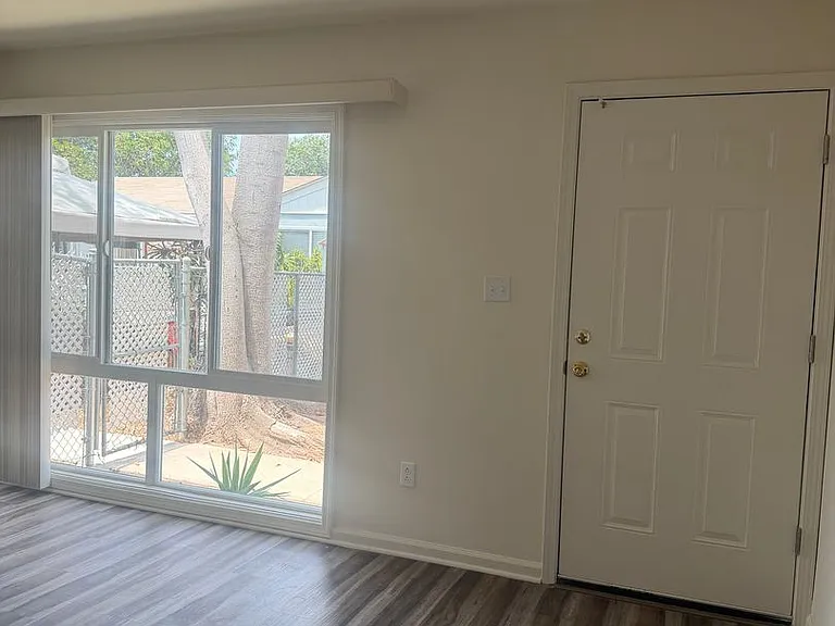 4539 Clairemont Dr — Photo 7