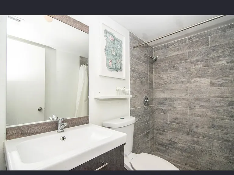 201 W Laurel St #606 — Photo 3
