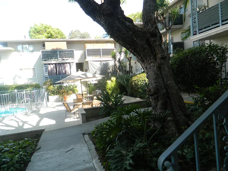 372 Monterey Rd — Photo 7
