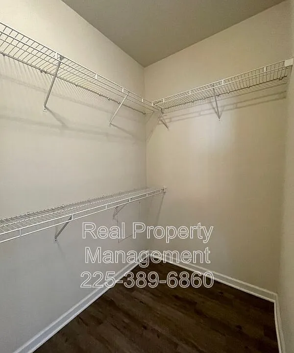 5630 Arialo Dr