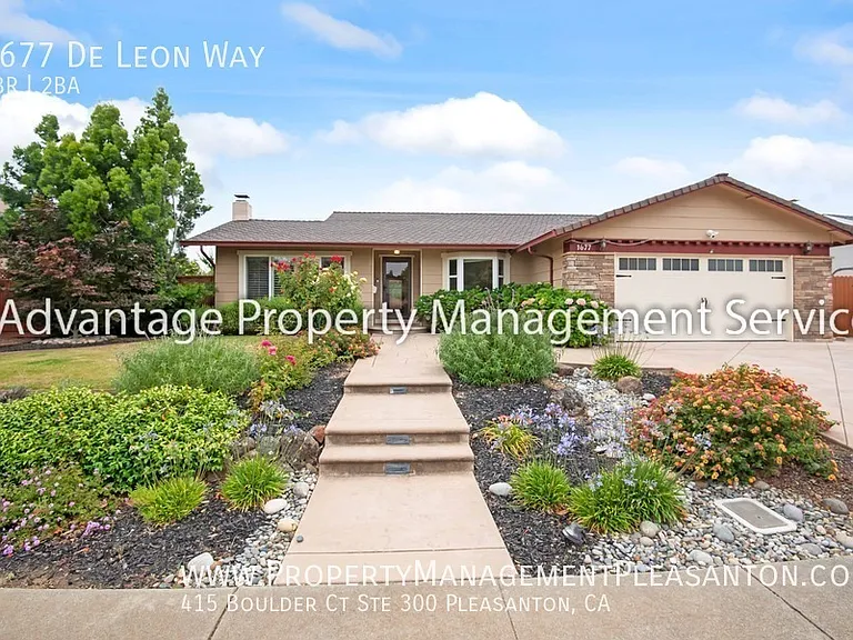 1677 De Leon Way — Photo 3