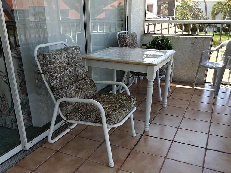 582 Windsor Sq #201 — Photo 36