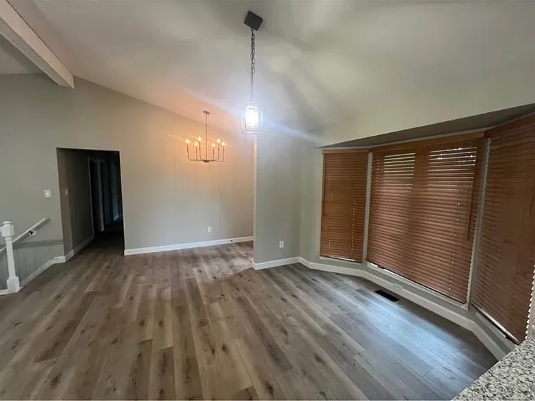 4 Ridge Oak Ct — Photo 4