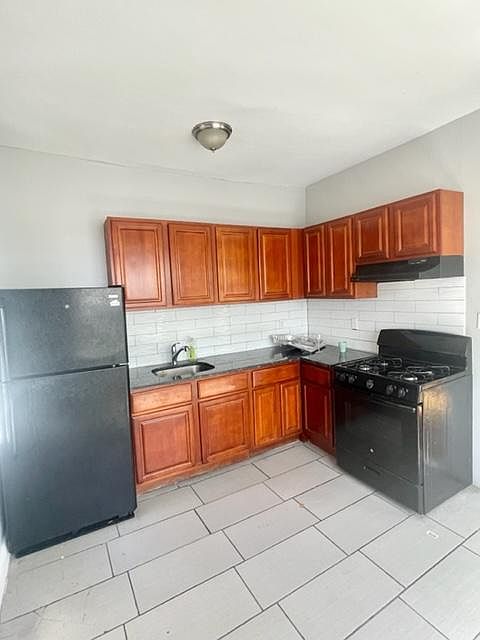 1st image of 295 Lincoln Ave
