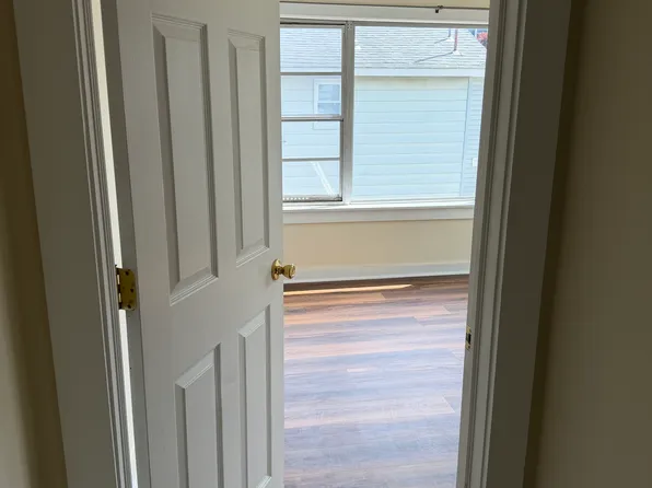 253 W 8th St Floor 1, Erie, PA 16501